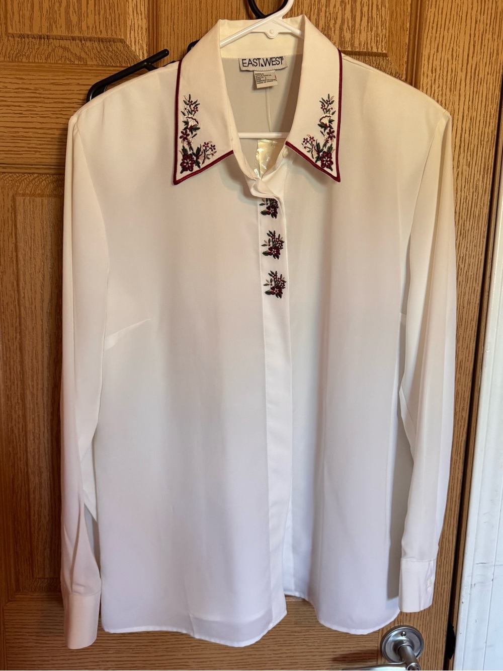 Vintage Deadstock White Blouse with Floral Embroiderry